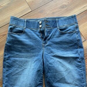 Maternity shorts size large